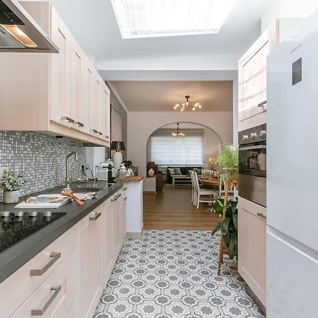 Huswell - Spacious With Terrace, Pets Are Welcome Apartment *