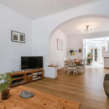 Huswell - Spacious With Terrace, Pets Are Welcome